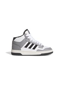 Sneaker medio in bianco, grigio e nero. Presenta materiali in pelle e sintetici, chiusura con lacci, collo imbottito e tre strisce nere.