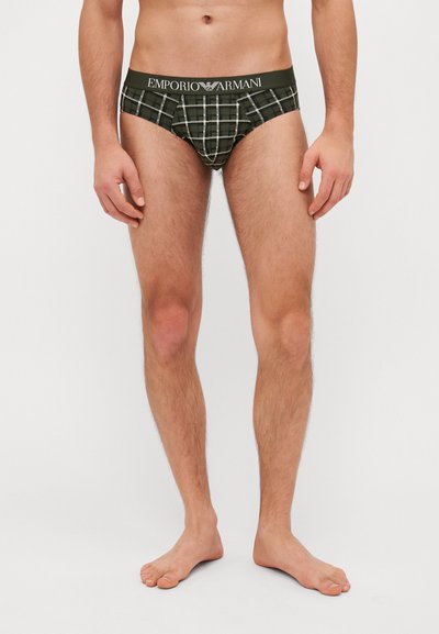 Muške slip gaće u tamnozelenoj boji s kariranim uzorkom; mekani materijal, elastičan pojas s logom "Emporio Armani", potporni kroj.