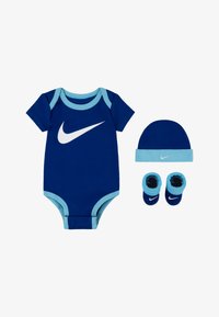 Nepasirinkta, blue gaze