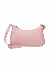 Borsa a spalla in pelle rosa con design curvo, tracolla regolabile e hardware in argento. Presenta una chiusura con zip e dettaglio logo in rilievo.