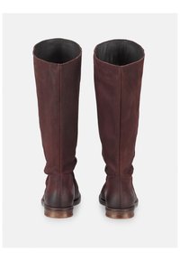 Bottes marron en cuir, montantes jusqu'au genou, avec une texture lisse, un bout arrondi et un petit talon empilé. Intérieur doublé de tissu noir.