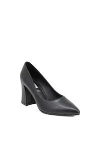 Scarpa con tacco alto in pelle nera, con punta affilata, tacco largo e texture liscia, caratterizzata da una leggera curvatura sul bordo superiore.