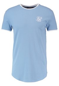 Camiseta de mangas cortas azul claro con ribete blanco en el cuello y las mangas. Presenta un pequeño logotipo blanco en la parte superior izquierda. Textura de tejido suave.