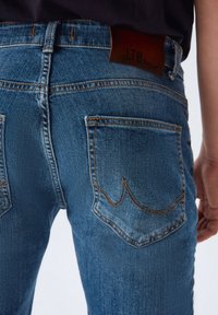 LTB HOLLYWOOD - Calças de ganga de perna direita - aiden wash