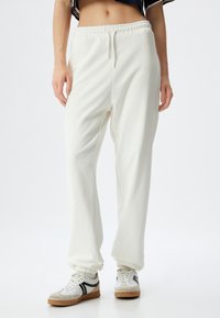 JOGGER - Verryttelyhousut - white