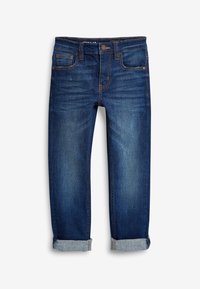 Jean en denim bleu foncé avec revers pliés, poches avant, passants pour ceinture et fermeture par bouton.
