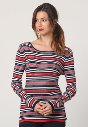 Top de manga larga a rayas en tonos marino, rojo y blanco. Textura acanalada con escote ancho y silueta ajustada. Presenta puños en contraste.