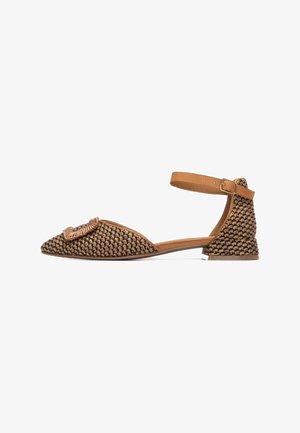 Carmela, Bailarinas con hebilla - camel