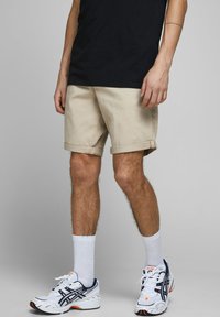 Jack & Jones - BOWIE SOLID - Shorts - white pepper Immagine in miniatura 1