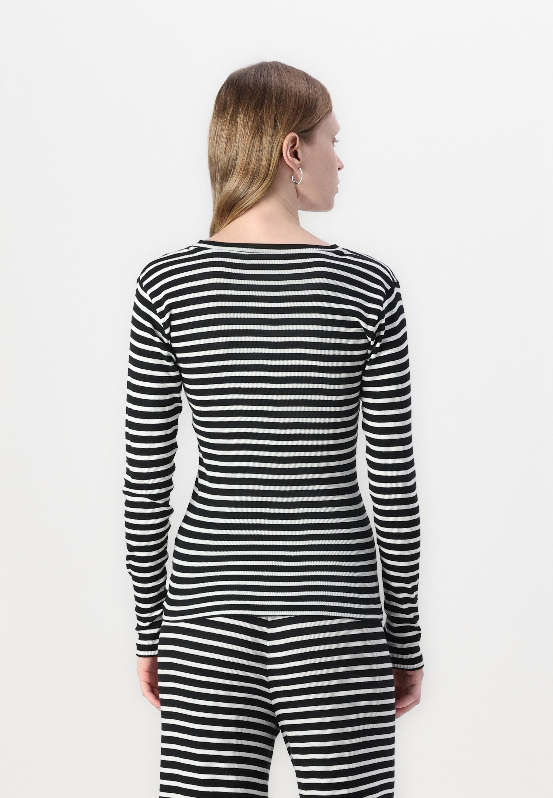 売れ筋商品|||マッズ ノーガード Tシャツ レディース トップス STRIPE TUBA TEE  - Long sleeved top - black/white alyssum Mads Nørgaard STRIPE TUBA TEE - Long sleeved top - black