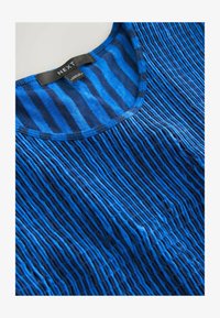 Sélectionné, blue stripe