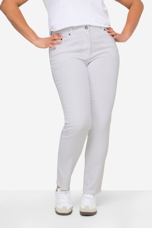 Angel of Style EMMA STRETCHKOMFORT 5-POCKET - Slimfit džínsy - snow white