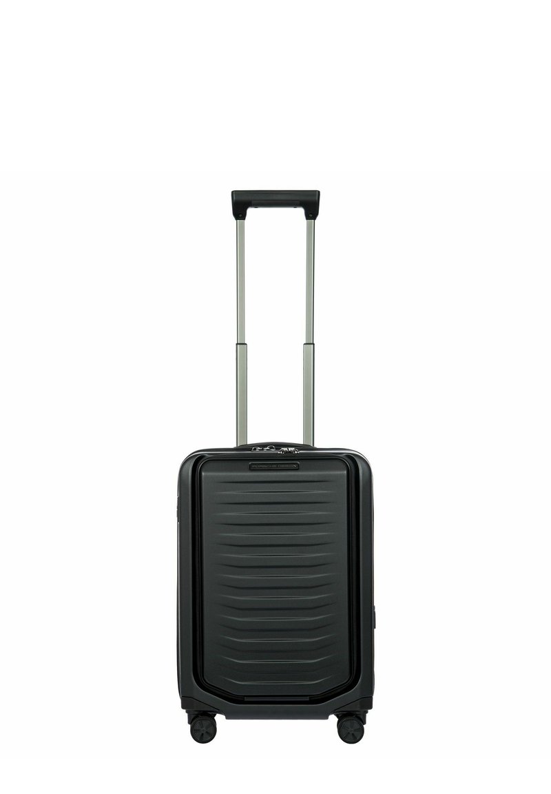 Valigia nera rigida con superficie texturizzata, manico telescopico e quattro ruote per la mobilità. Presenta cerniere e dettagli argentati.