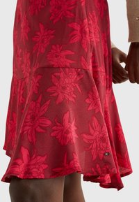 Tommy Hilfiger Gonna a campana - pink