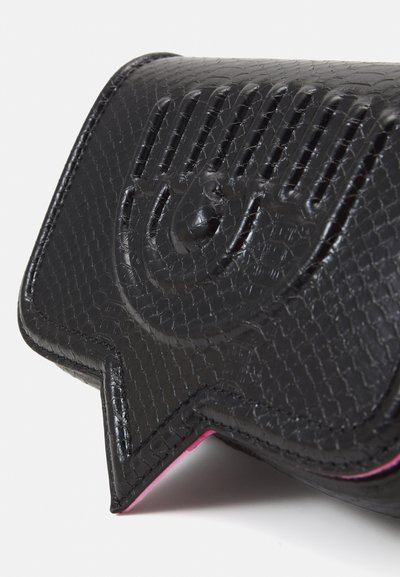 CHIARA FERRAGNI EYELIKE BAGS - Skulderveske - black