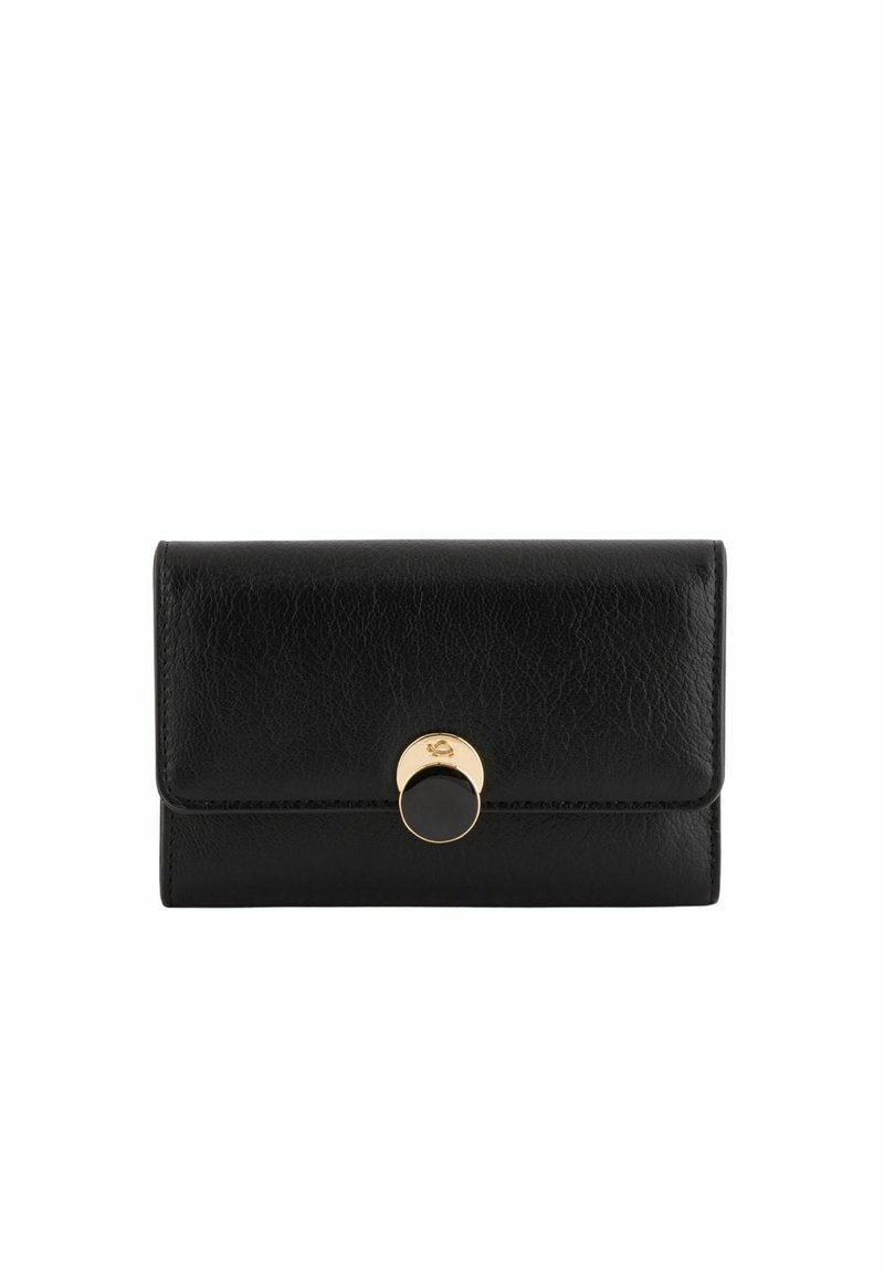 Czarny skórzany portfel o gładkiej fakturze, z złotym, okrągłym zapięciem na zatrzask i zaokrąglonym czarnym akcentem na przedniej stronie.