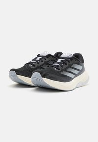 adidas Performance SUPERNOVA SOLUTION - Chaussures de running sur route - core black/halo silver/dash grey