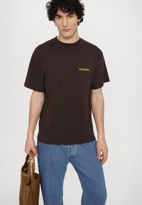 No Problemo MINI TEE - T-shirts - brown