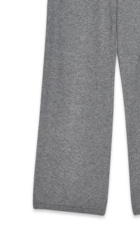 Pantaloni a gamba larga grigi realizzati in un morbido tessuto testurizzato. Presentano una vita e un orlo a costine, con un punto uniforme su tutta la lunghezza delle gambe.