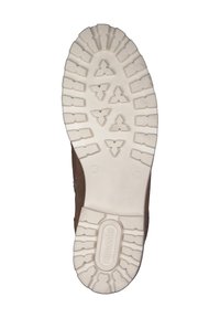 Semelle de chaussure marron avec une semelle extérieure en caoutchouc blanc texturé. Présente un motif de semelle en zigzag et le mot "remonte" embouti.