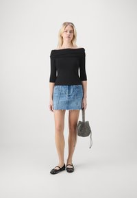 Vero Moda VMREGITZE OFF SHOULDER - Hosszú ujjú felső - black