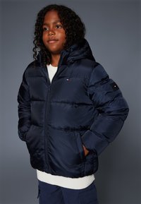 Tommy Hilfiger - ESSENTIAL - Bunda z prachového peří - desert sky Miniatura obrázku 1