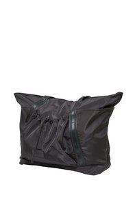 Svart nylon tote-bag med snorlås, blanke svarte stropper og en elegant, glatt tekstur. Har et rektangulært logo-lapp.