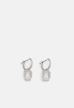 Pendientes de aro plateados con acentos de zirconia cúbica rectangular, que presentan un halo de piedras más pequeñas alrededor del centro para un brillo adicional.