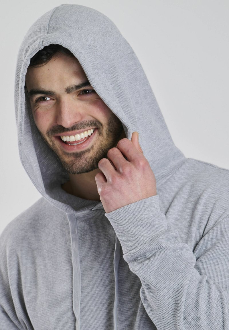 Zachte pyjama met lange mouwen met comfortabel fleece