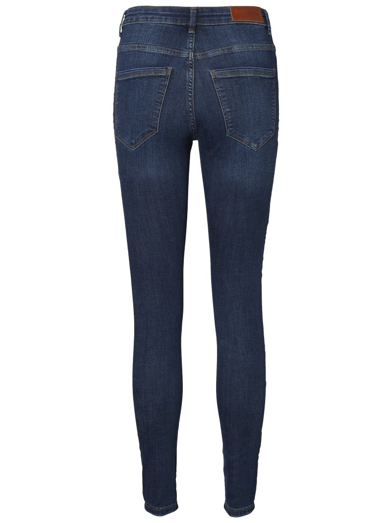 Dunkelblaue Skinny Jeans mit glatter Textur, ausgestattet mit zwei Gesäßtaschen und einem braunen Lederpatch am Bund.