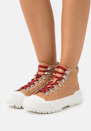 Lacoste, Snørestøvletter - brown