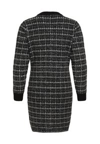 Robe en maille à carreaux noir et blanc, manches longues et poignets côtelés, vue de dos.