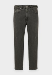 Μαύρο ίσιο τζιν με κουμπιά στο μπροστινό μέρος, θηλιές για ζώνη και σχεδιασμό με πέντε τσέπες, εμφανιζόμενο σε λευκό φόντο.