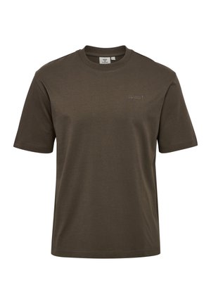 Donkergroen olijfgroen uniseks T-shirt met korte mouwen, ronde hals en subtiel reliëflogo op de linkerborst.