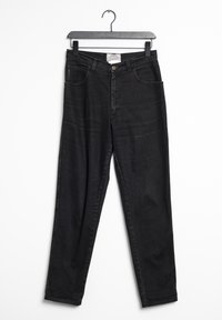 Svarta denimjeans med hög midja, två framfickor och en bakficka. Har dragkedja och knapp stängning.