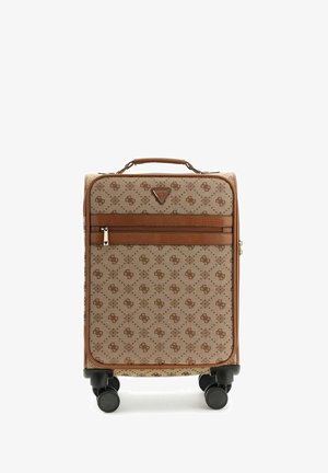 Valise rigide avec extérieur beige et marron à motifs, poche zippée marron, poigné supérieure et quatre roues pivotantes noires.