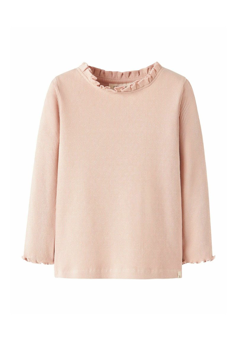 Vaaleanpunainen pitkähiha shirt, jossa on ribattu pinta, halkokeulakuvio ja röyhelöhihojen reunat. Yksinkertainen muotoilu ilman lisäkuvioita.