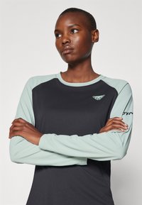 Dynafit ALPINE PRO TEE - Pikkade varrukatega topp - black out/jadelite