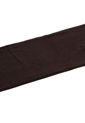 Brązowy, miękki, prostokątny materiał o gładkiej teksturze, starannie złożony, odpowiedni do różnych zastosowań, takich jak odzież lub akcesoria.