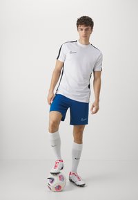 Nike Performance SHORT - Sportiniai šortai - court blue/white/aquarius blue