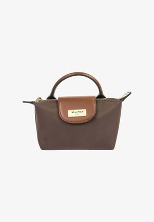 Petit sac à main Ted Lapidus marron avec rabat en cuir, plaque logo dorée, poignée supérieure et fermeture éclair sur fond blanc.