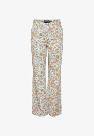 Cvjetne hlače s bijelom pozadinom, višebojnim cvjetovima u narančastoj, ružičastoj i plavoj boji, ravnog kroja i blagom teksturom.