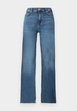 Blaue Jeans mit hoher Taille und geradem Bein, mit vorderem Knopf und Reißverschluss, Gürtelschlaufen und fünf Taschen auf weißem Hintergrund.