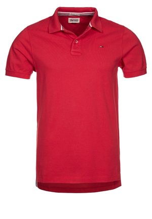 Rode polo met korte mouwen, knoopkraag en klein Tommy Hilfiger-logo op de linkerborst.