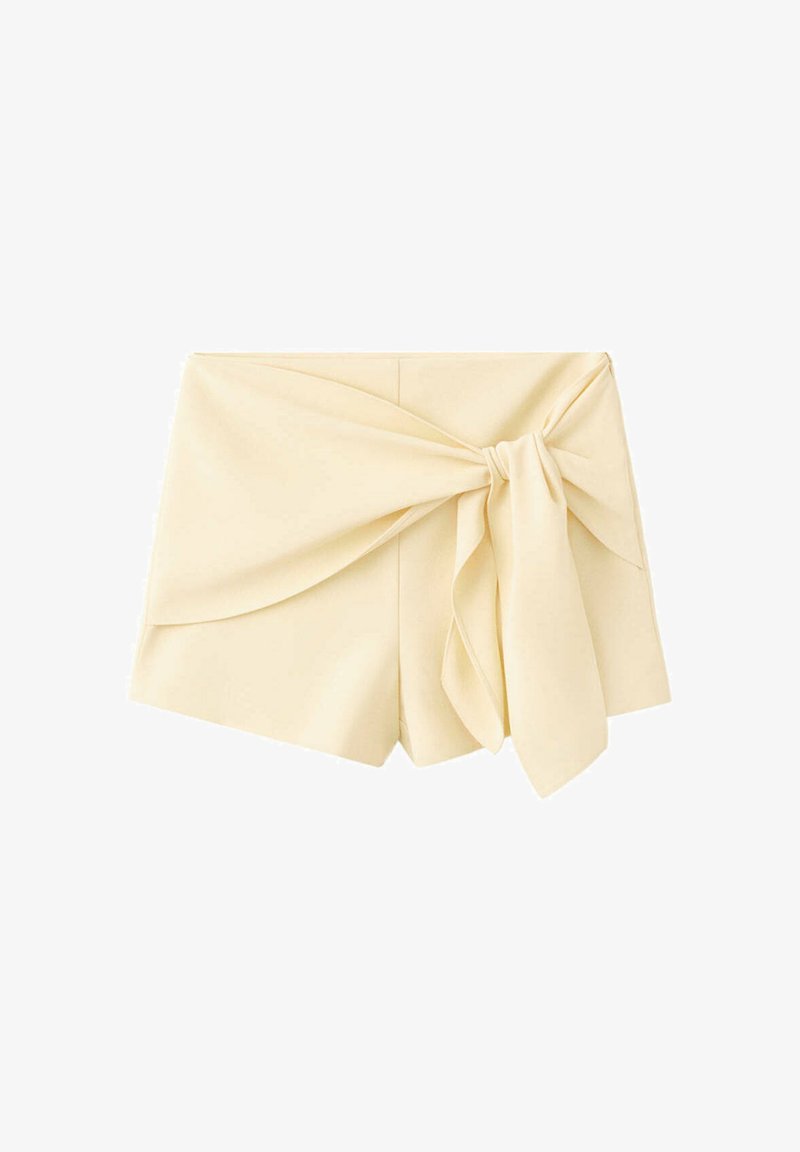 Shorts pour femmes couleur crème avec une taille haute et un grand nœud en tissu sur le côté avant droit.