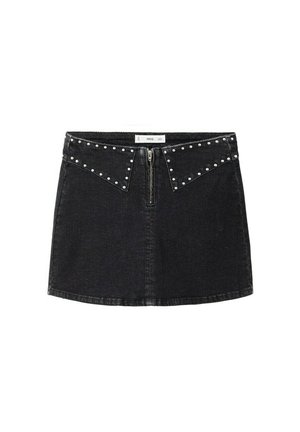 Mini-jupe en jean noir avec fermeture éclair à l'avant et ornements en clous argentés formant des motifs triangulaires près de la ceinture.