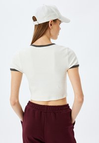 Koton CROP beżowy