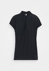 Blouse noire à manches courtes avec un col montant, présentant un détail froncé à l'avant et une fente latérale, réalisée dans un matériau lisse et léger.