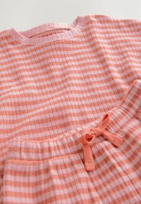 Unausgewählt, pink stripe