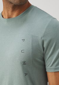 Puma TECH TRIBLEND TEE - T-skjorte til trening - green moon